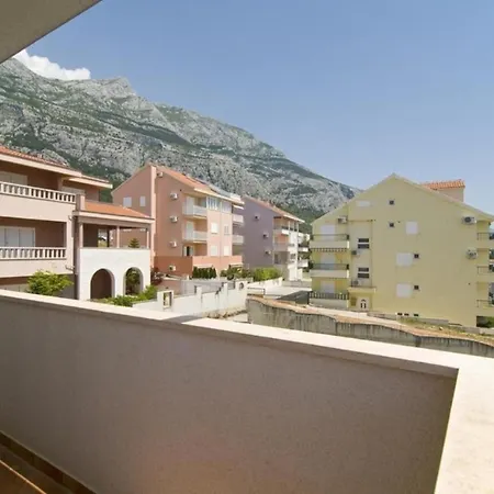 Apartment Ennio - Free Parking Makarska