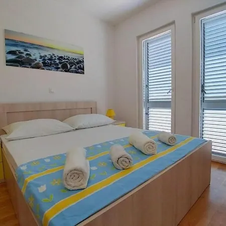 Ennio - Free Parking * Makarska